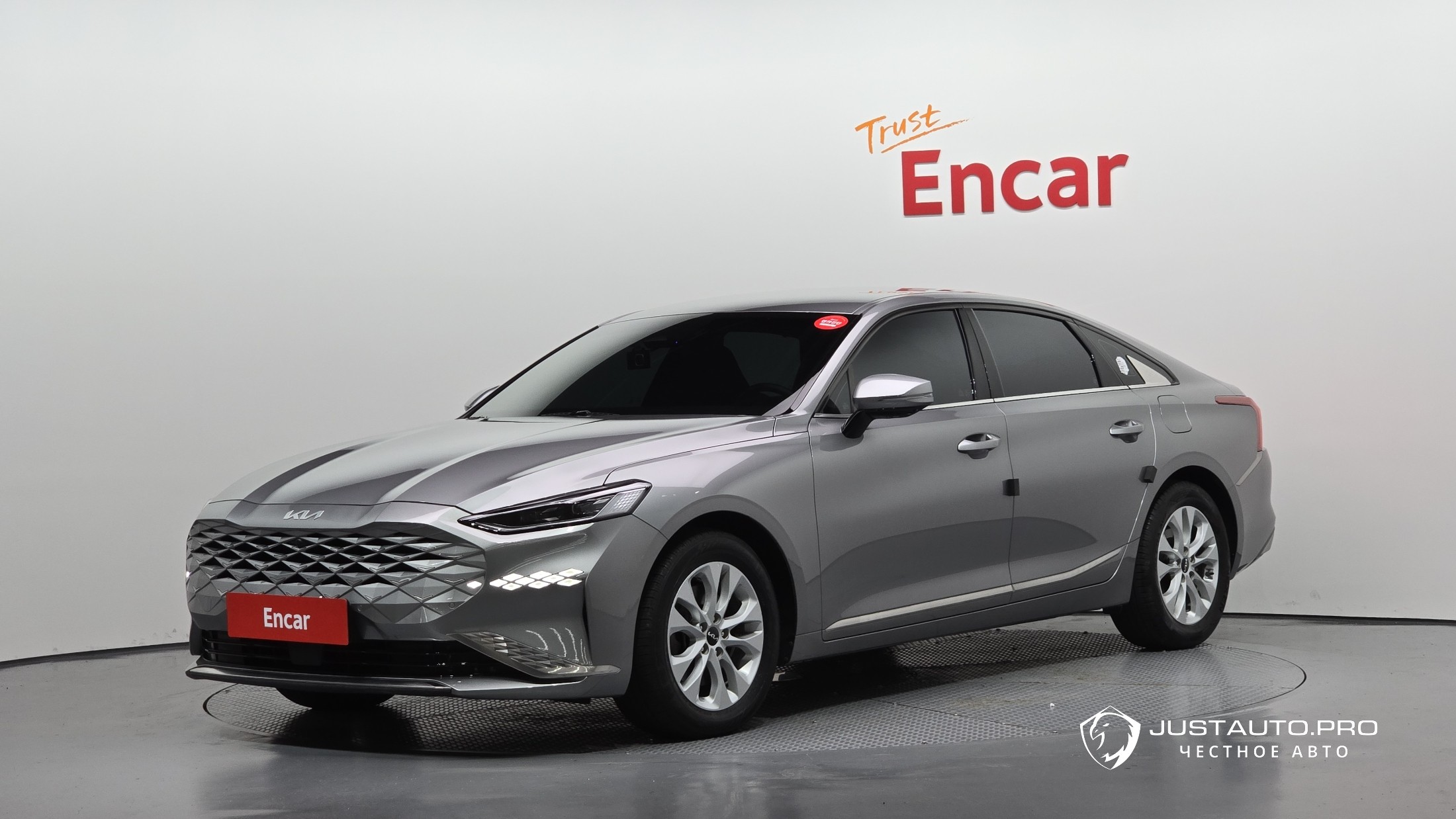 Автомобиль Kia K8