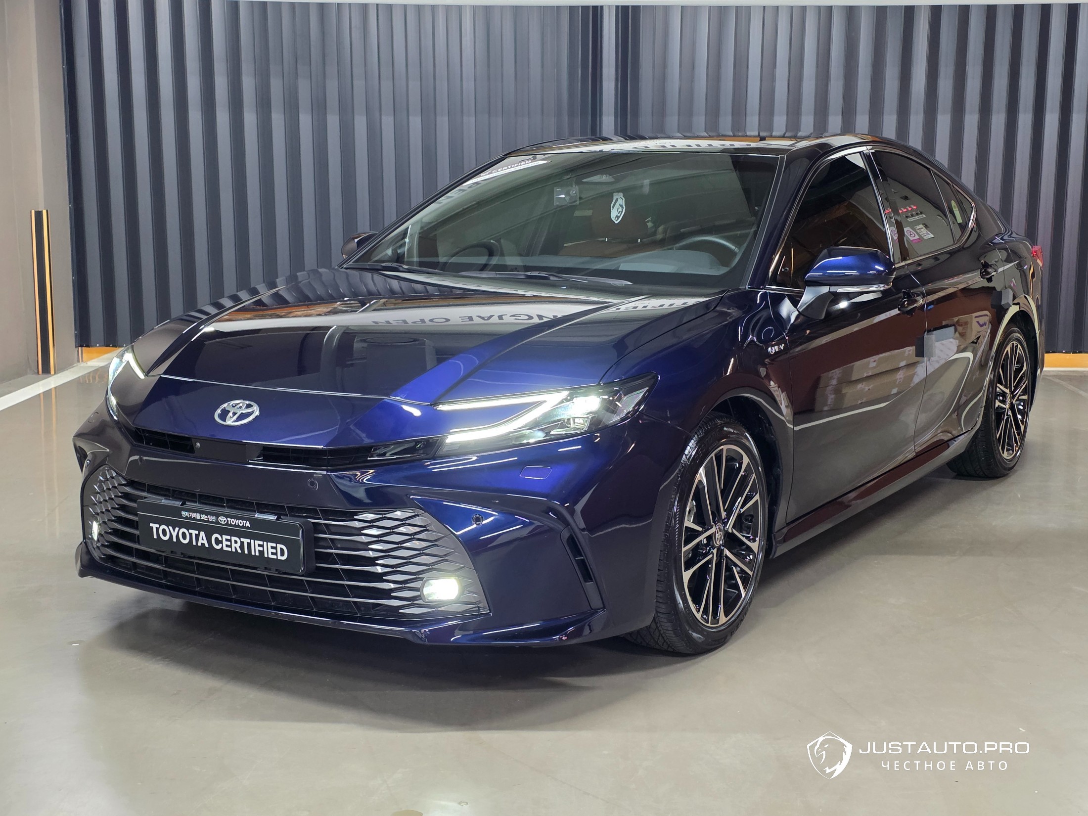 Автомобиль Toyota Camry