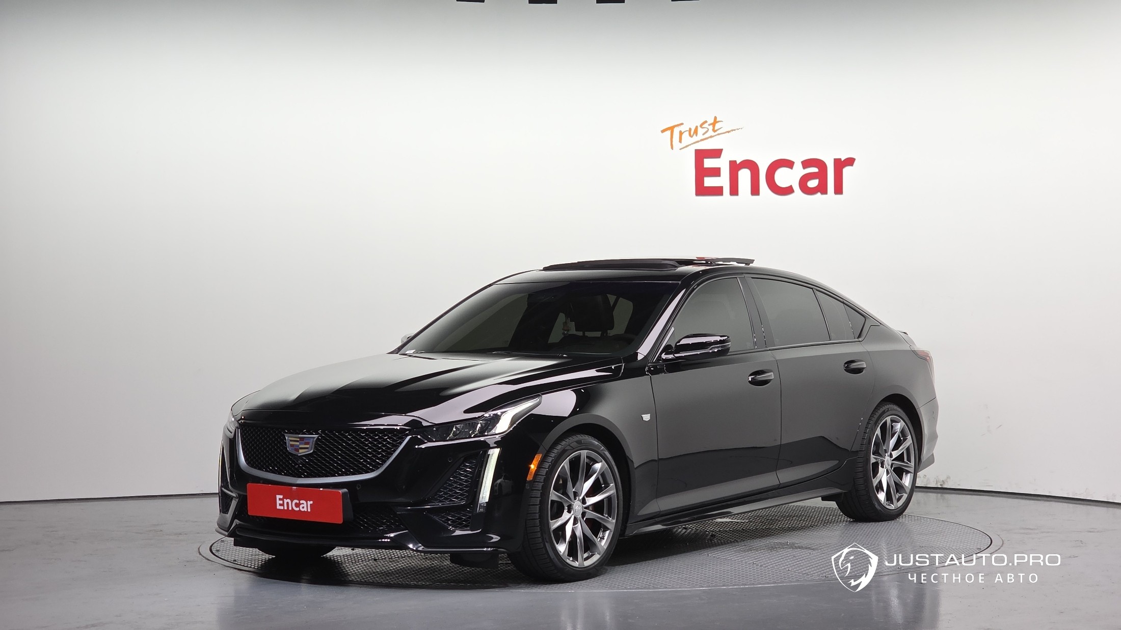 Автомобиль Cadillac CT5