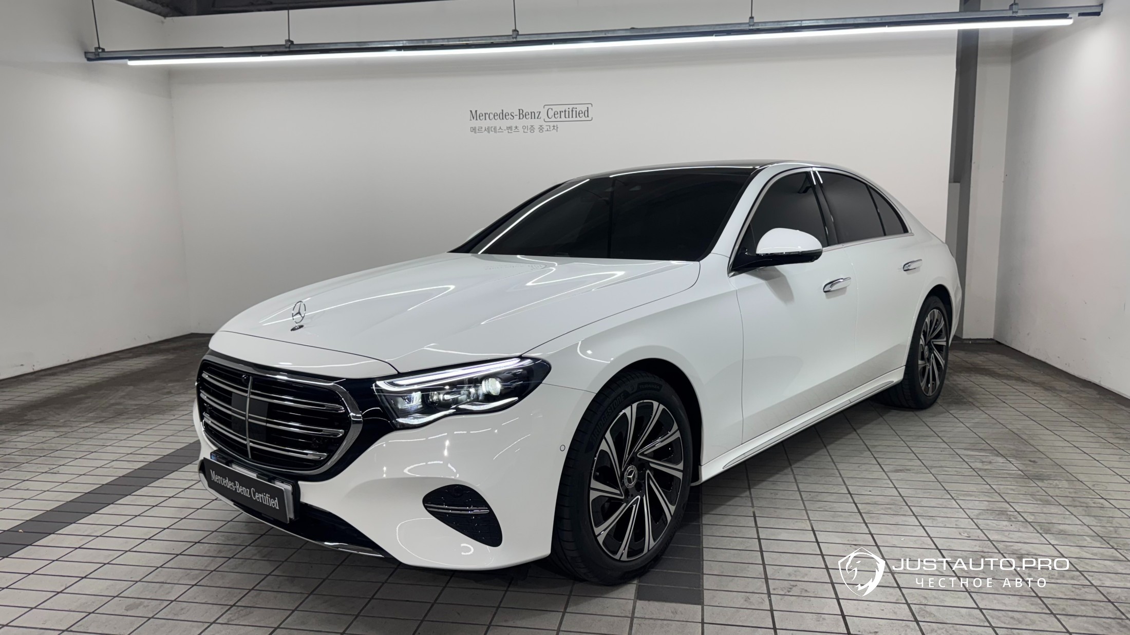 Автомобиль Mercedes-Benz E-Class