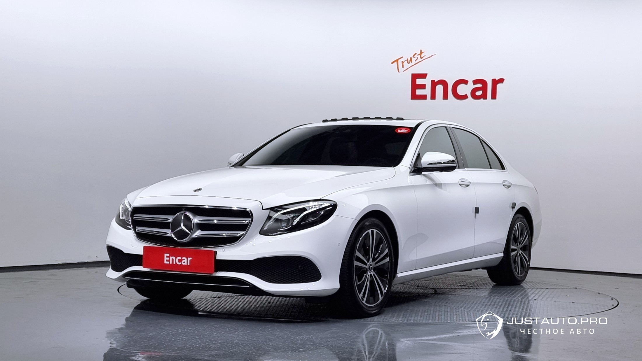 Автомобиль Mercedes-Benz E-Class