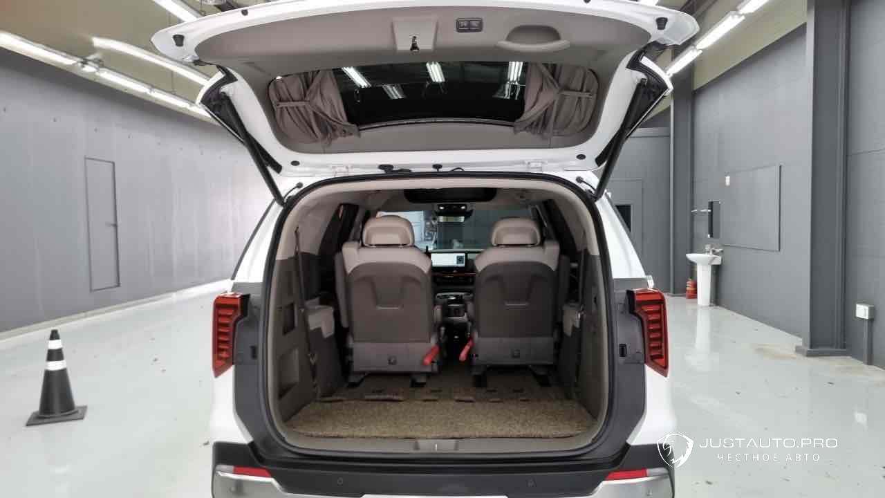 Автомобиль Kia Canival