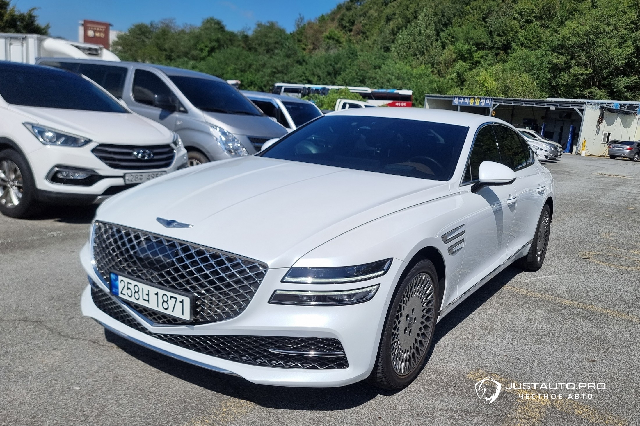 Автомобиль Genesis G80