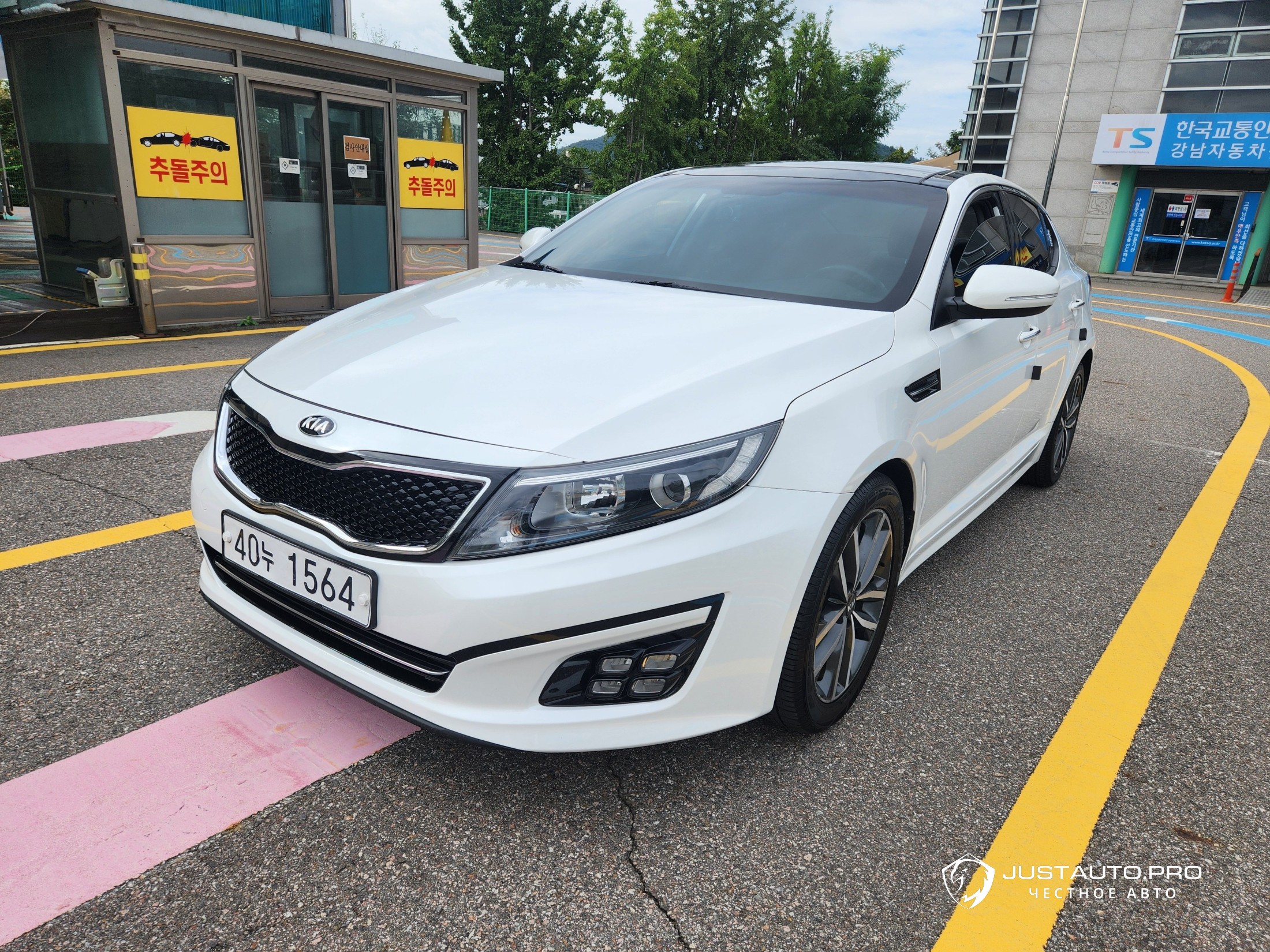 Автомобиль Kia K5