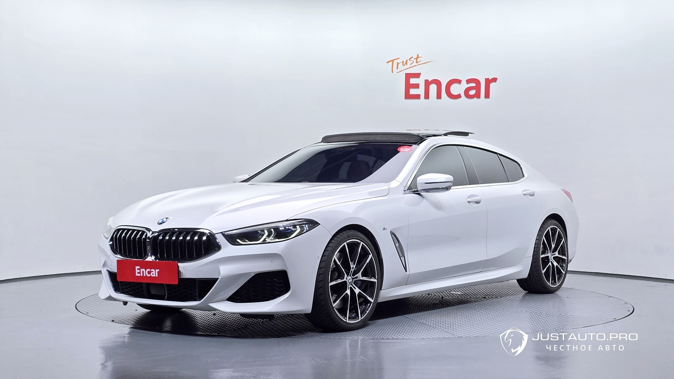 Автомобиль BMW 8-Series