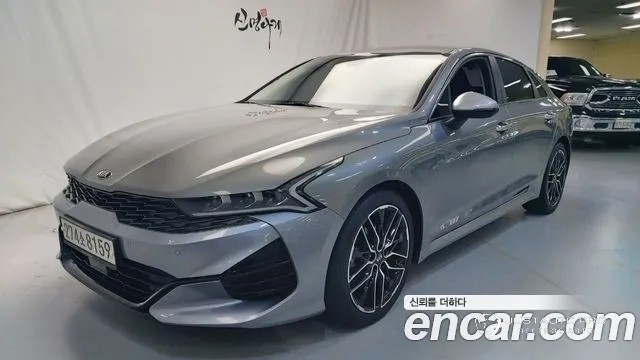 Автомобиль Kia K5