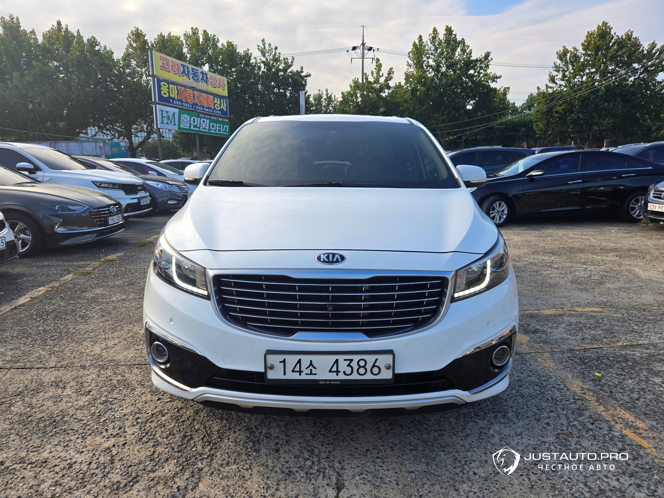 Автомобиль Kia Canival