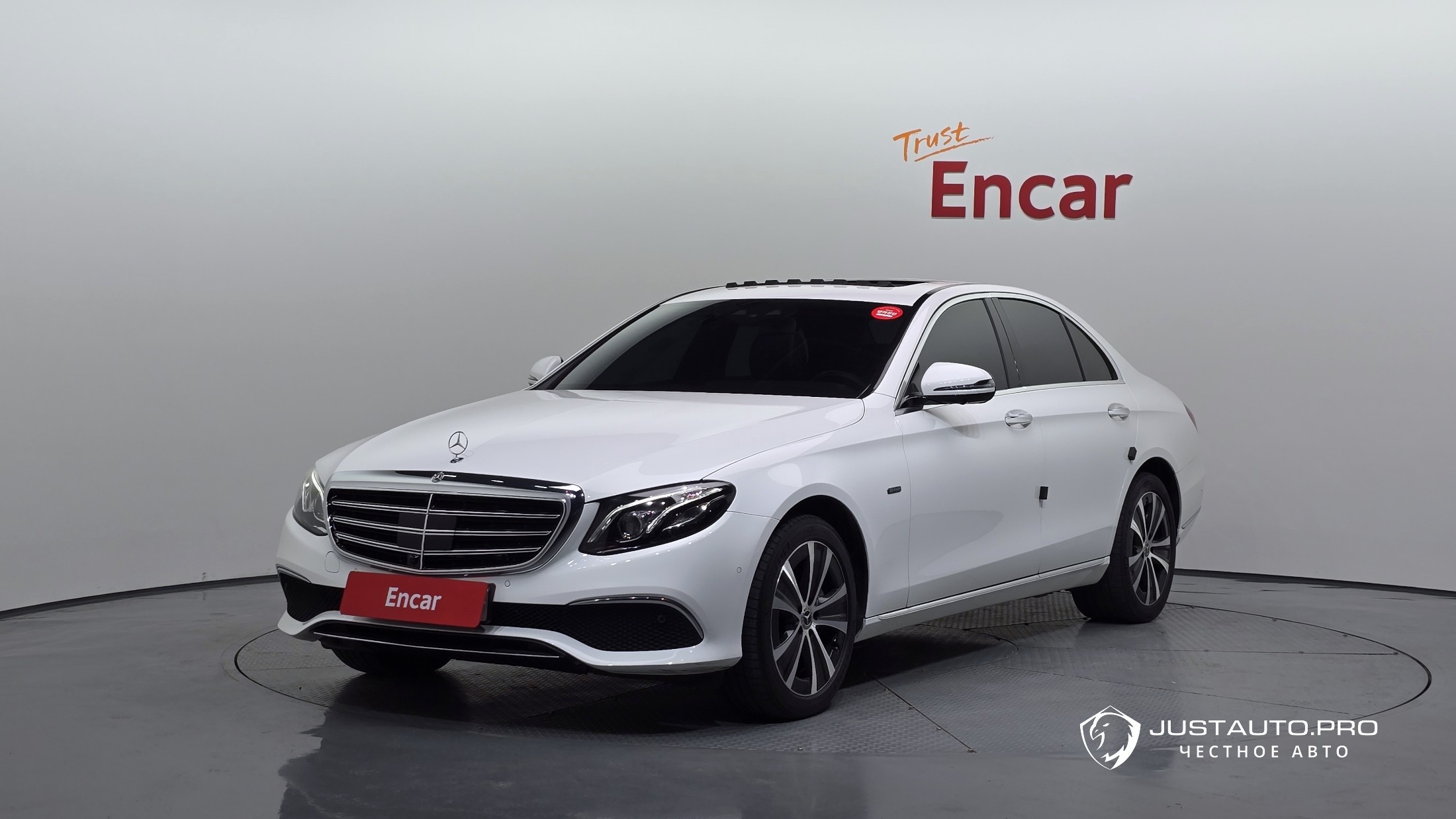 Автомобиль Mercedes-Benz E-Class