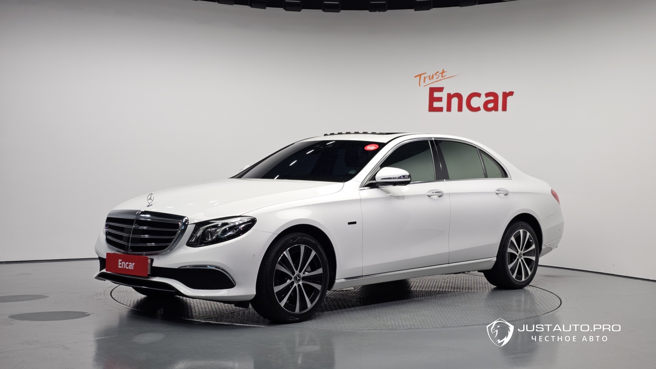 Автомобиль Mercedes-Benz E-Class