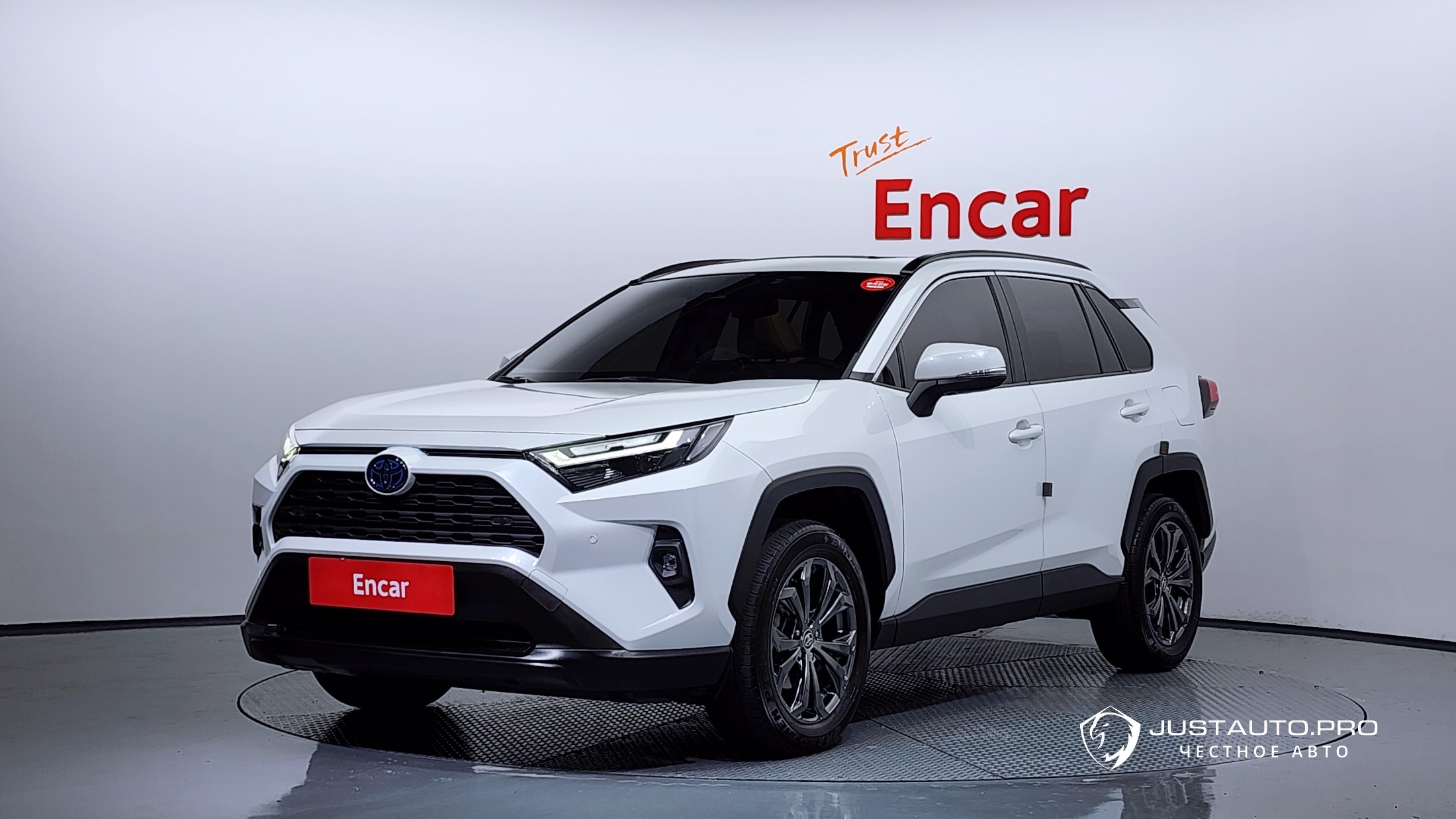 Автомобиль Toyota RAV4