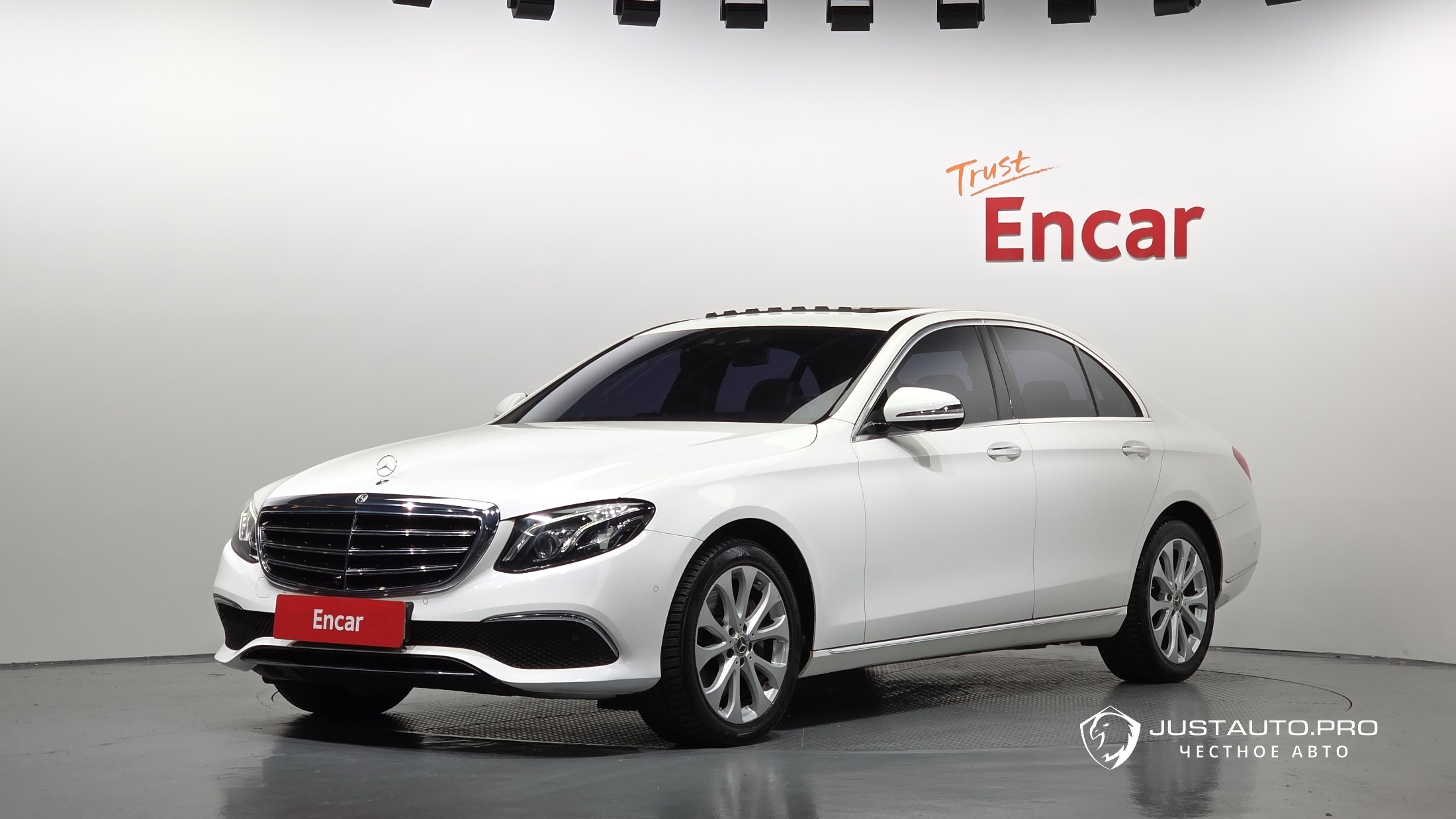 Автомобиль Mercedes-Benz E-Class