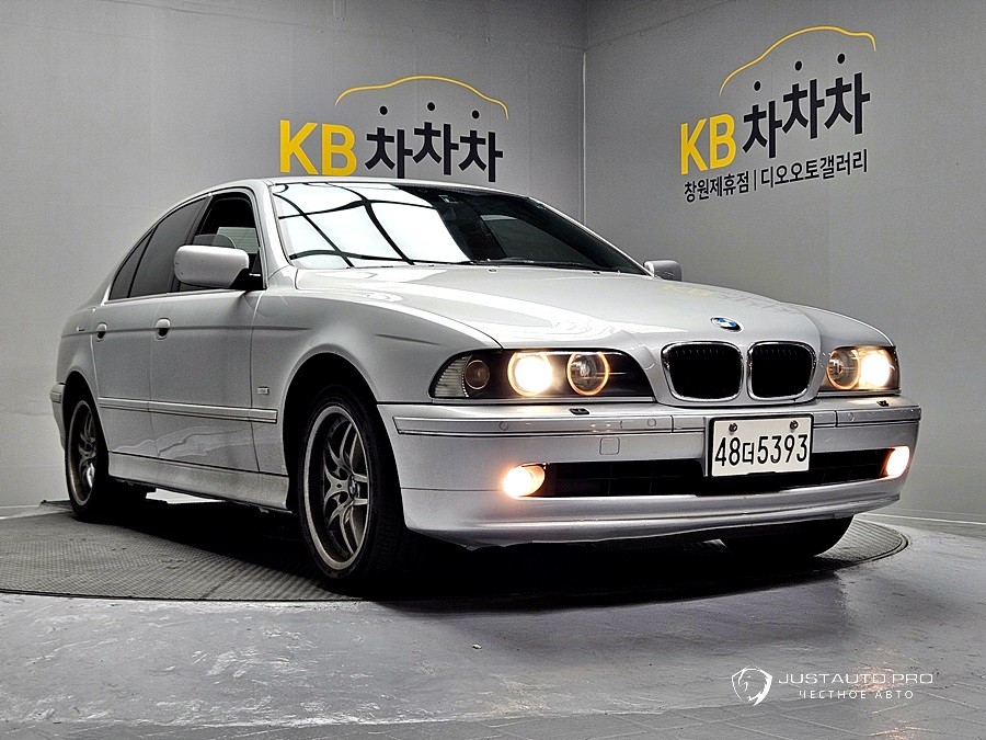 Автомобиль BMW 5-Series