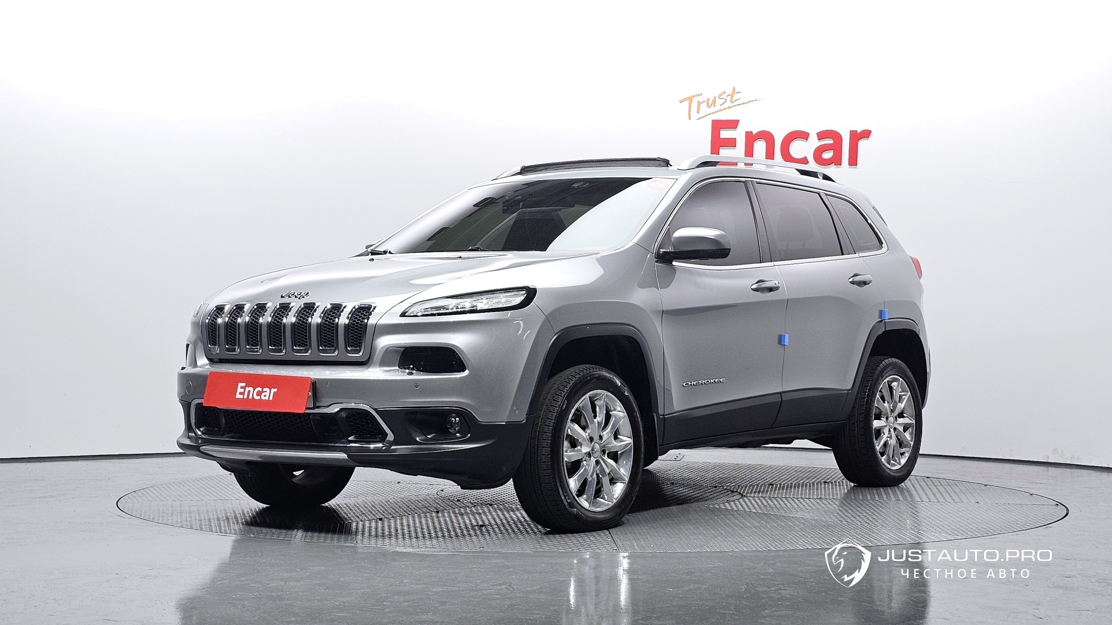 Автомобиль Jeep Cherokee
