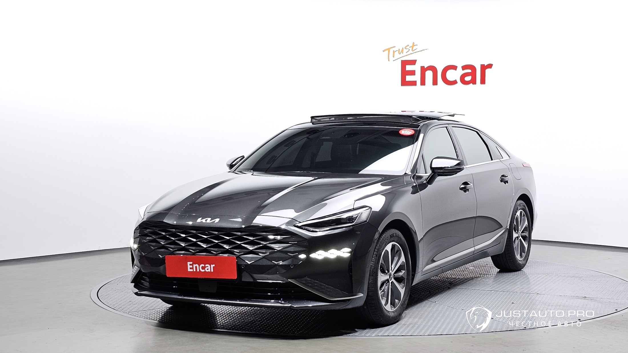 Автомобиль Kia K8