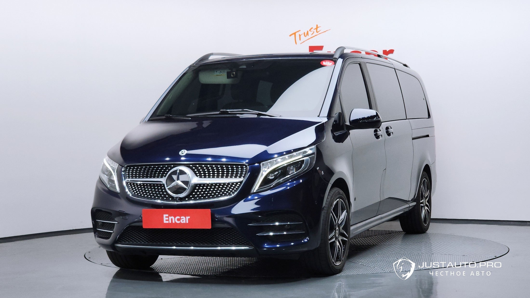 Автомобиль Mercedes-Benz V-Class