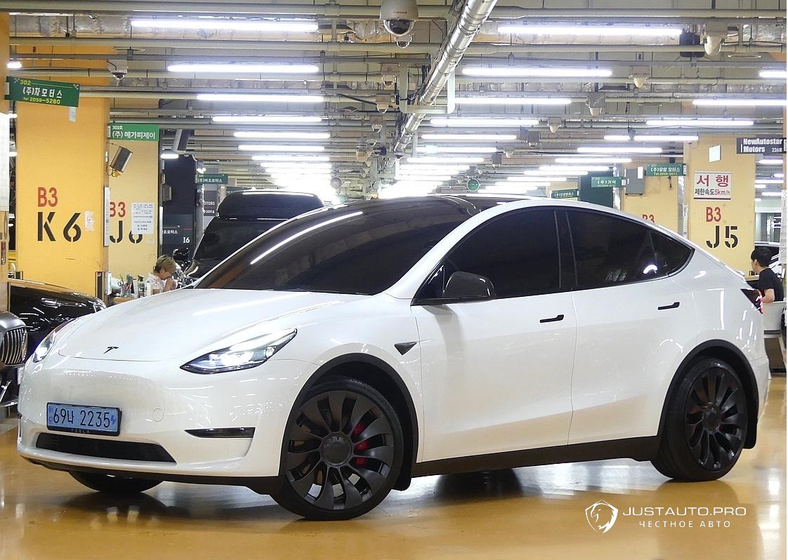 Автомобиль Tesla Model Y