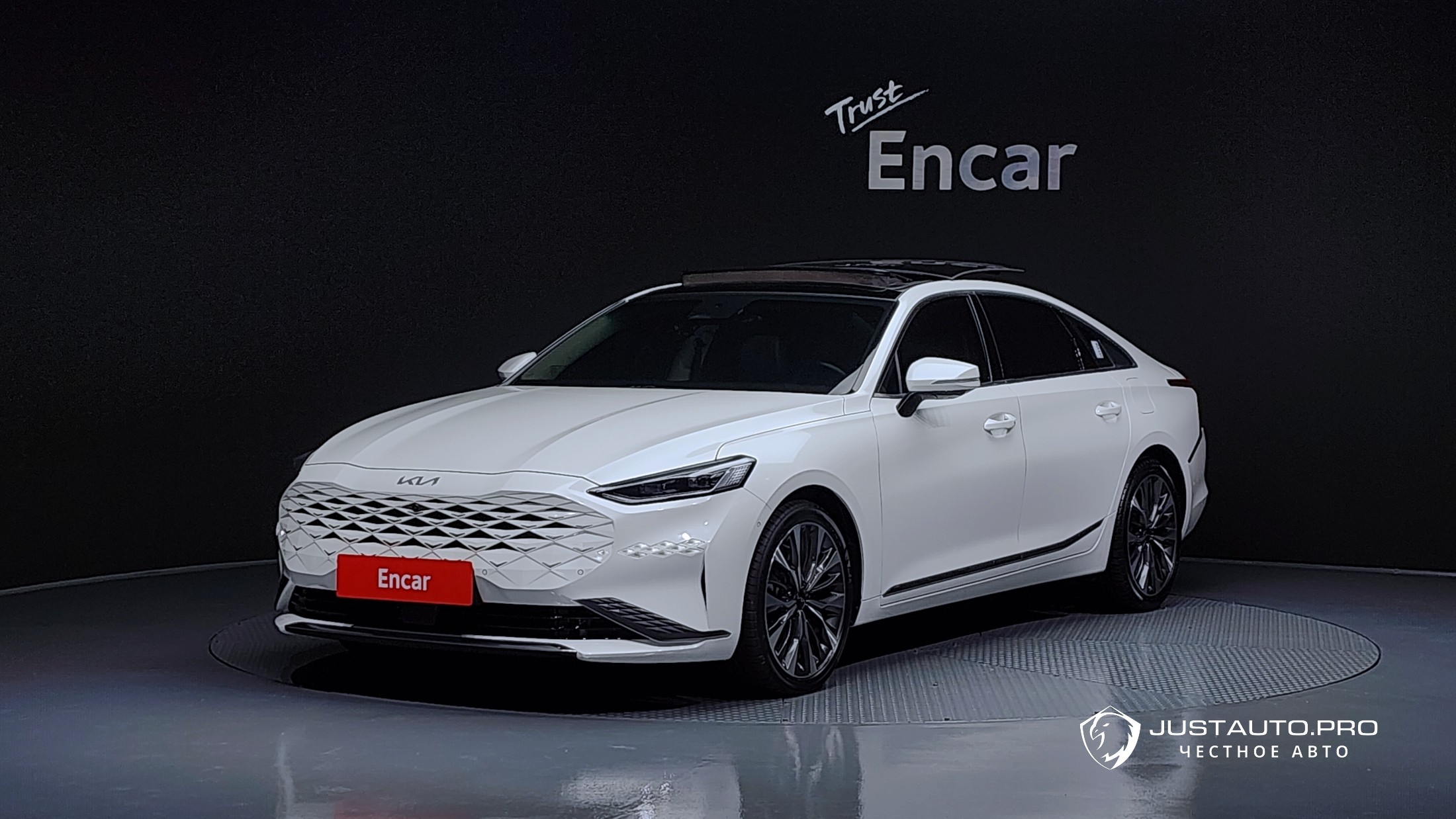 Автомобиль Kia K8