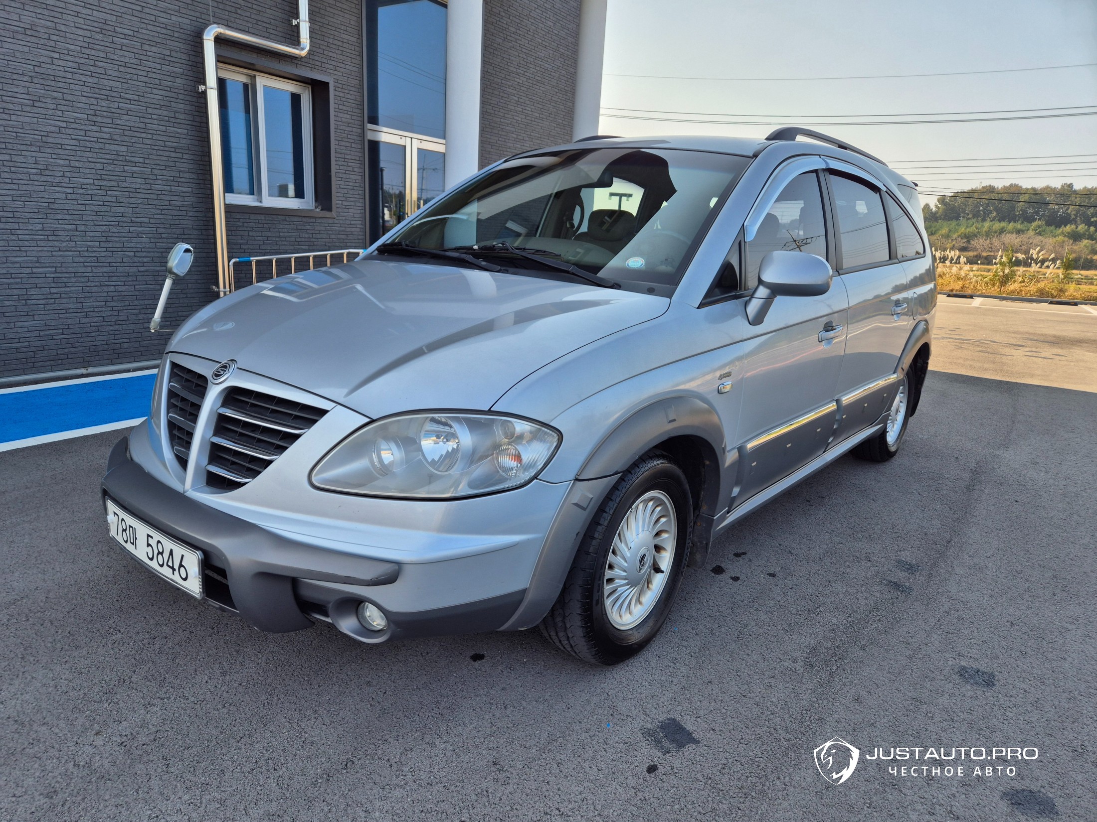 Автомобиль KG_Mobility_Ssangyong Rodius