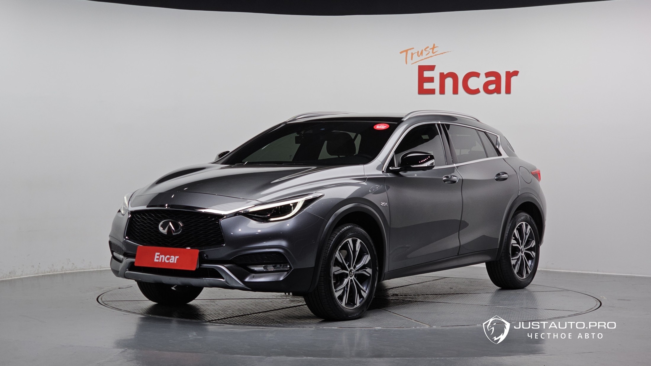 Автомобиль Infiniti QX30