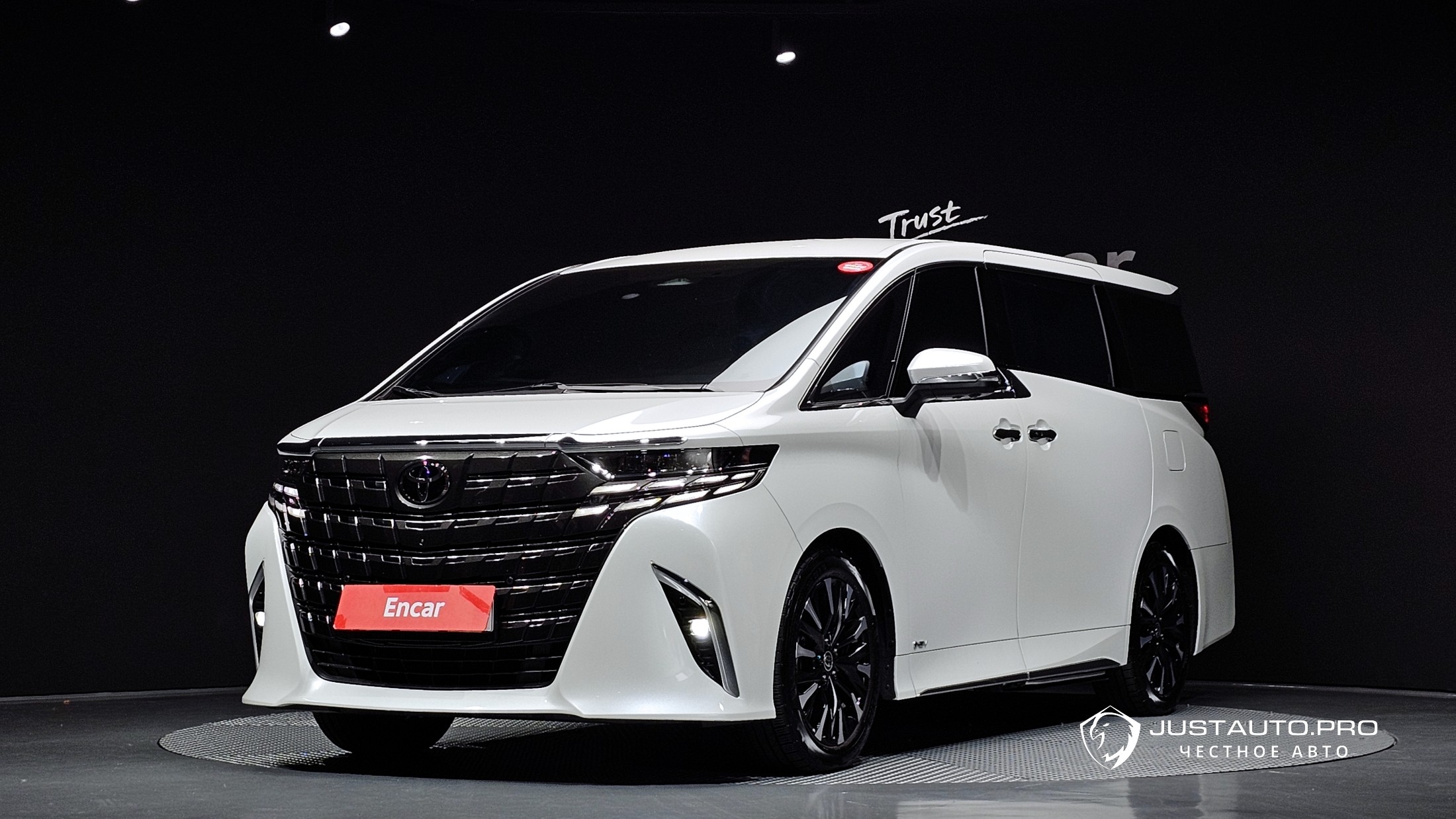 Автомобиль Toyota Alphard