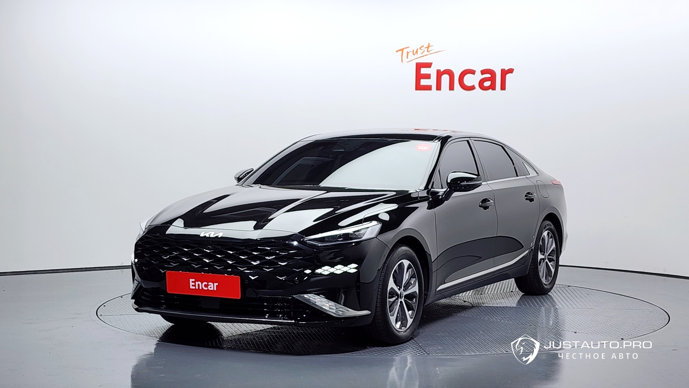 Автомобиль Kia K8