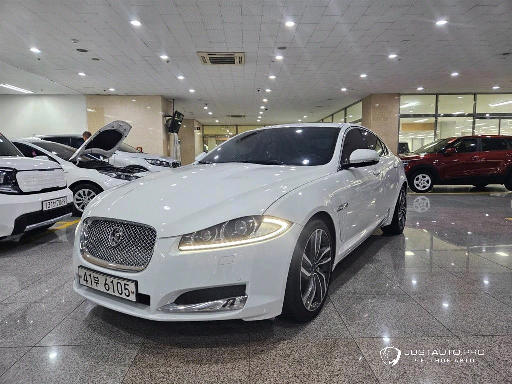 Автомобиль Jaguar XF