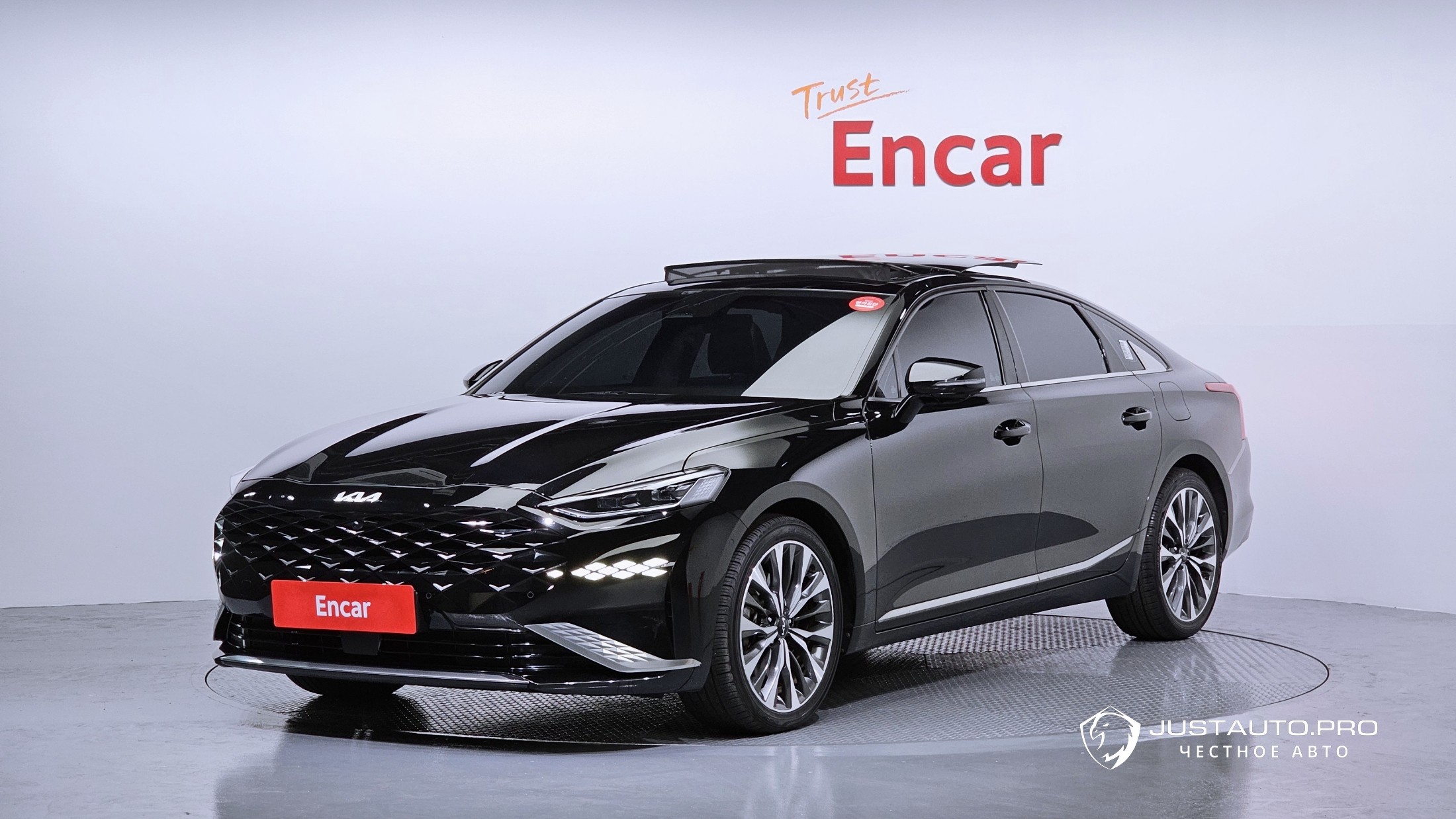 Автомобиль Kia K8