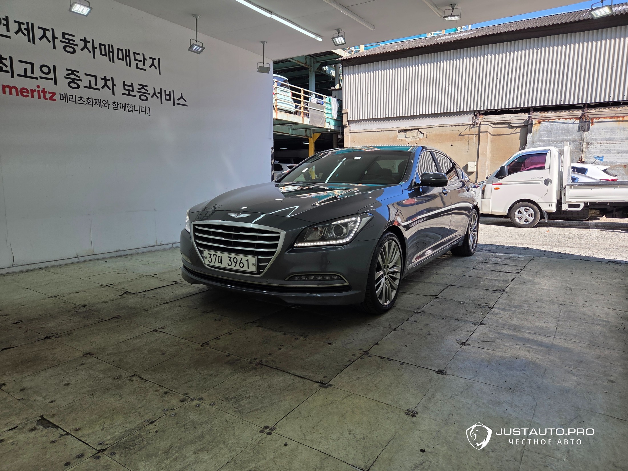 Автомобиль Hyundai Genesis