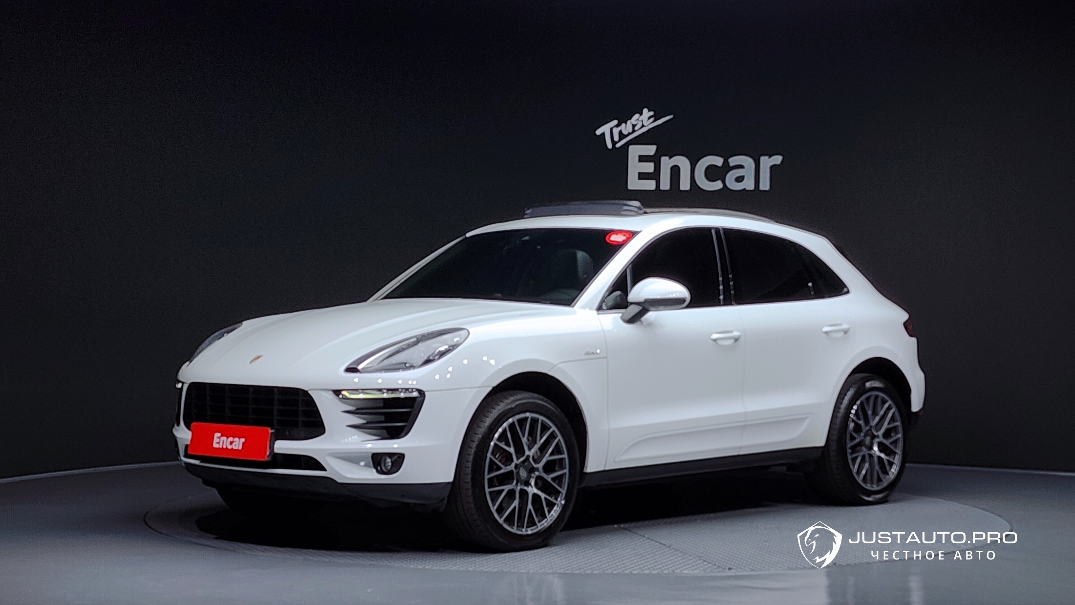 Автомобиль Porsche Macan