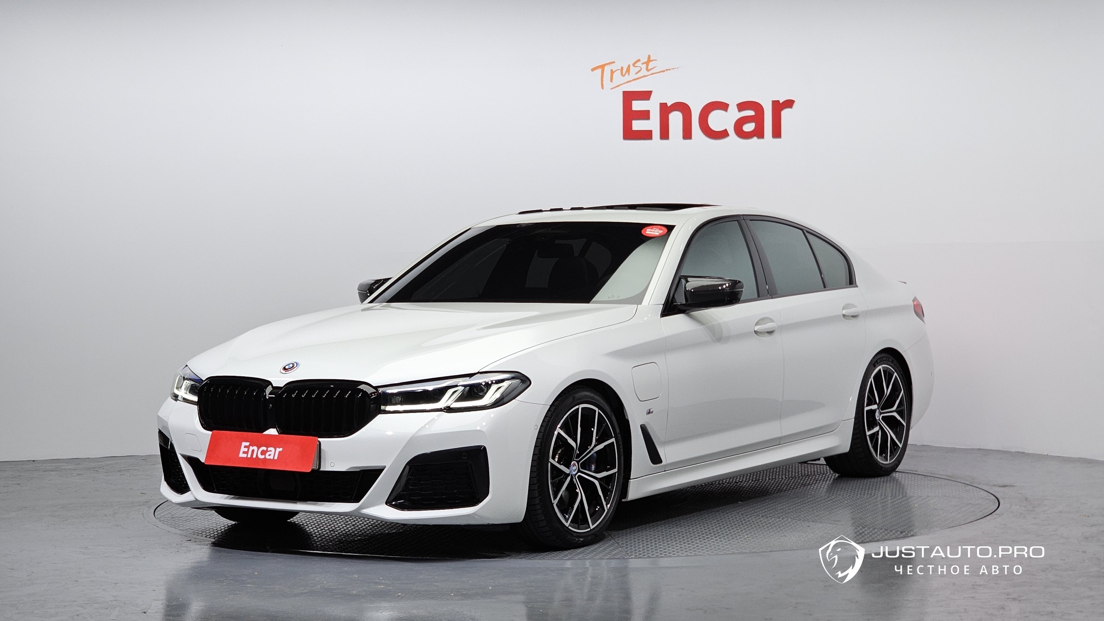 Автомобиль BMW 5-Series