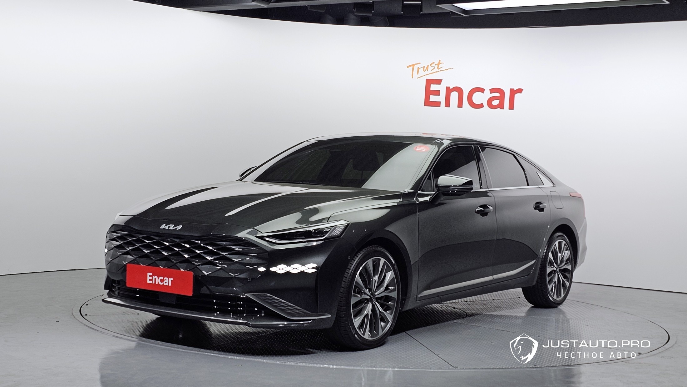 Автомобиль Kia K8