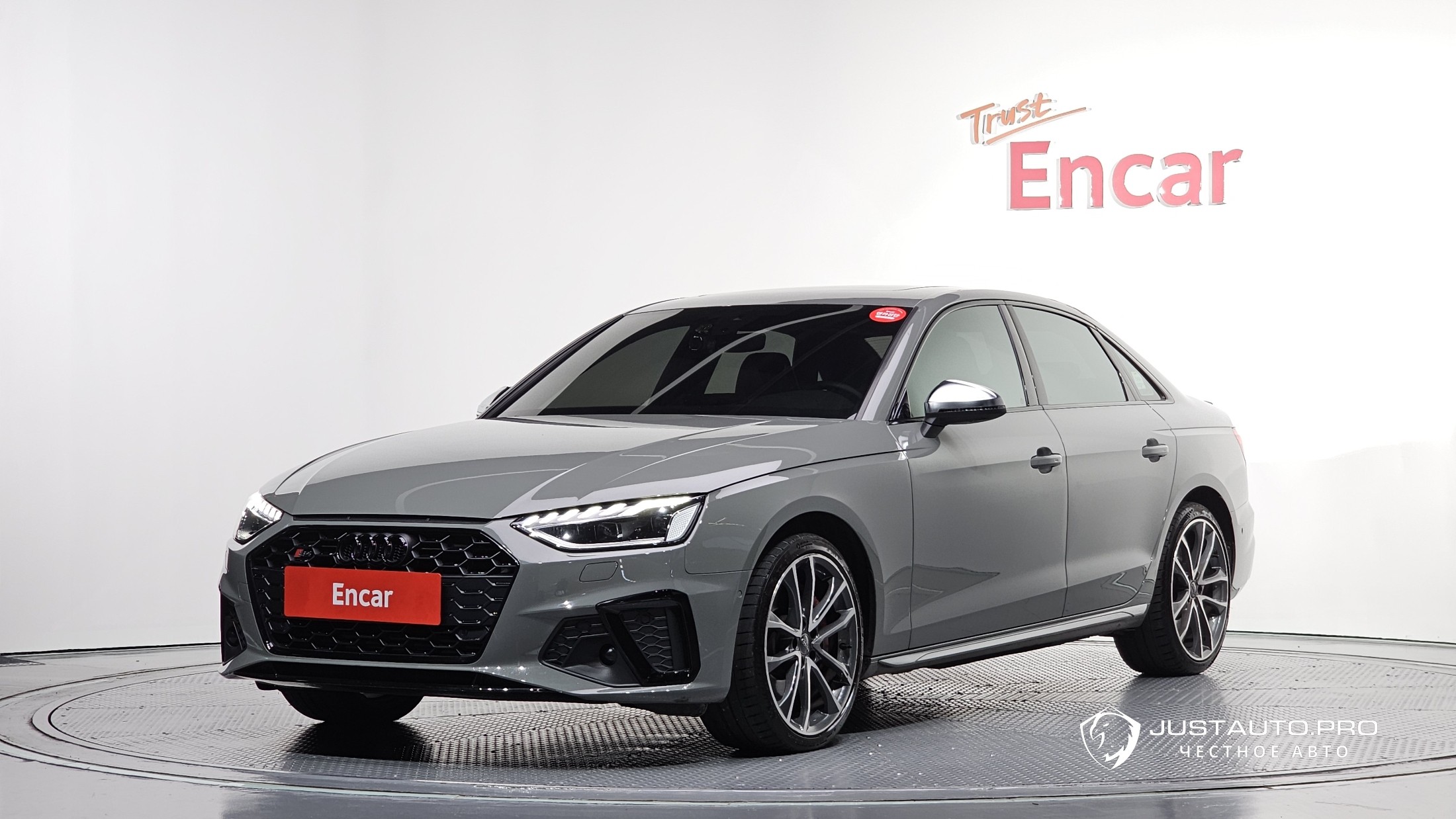 Автомобиль Audi S4