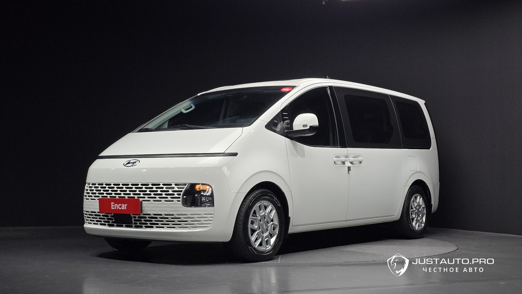 Автомобиль Hyundai Staria