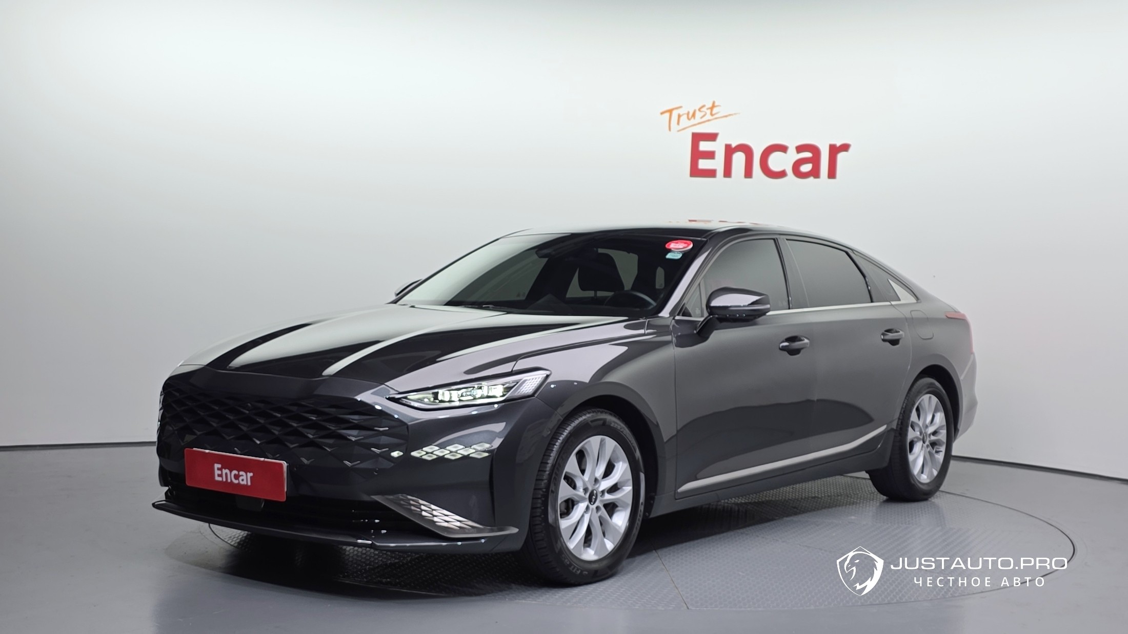 Автомобиль Kia K8