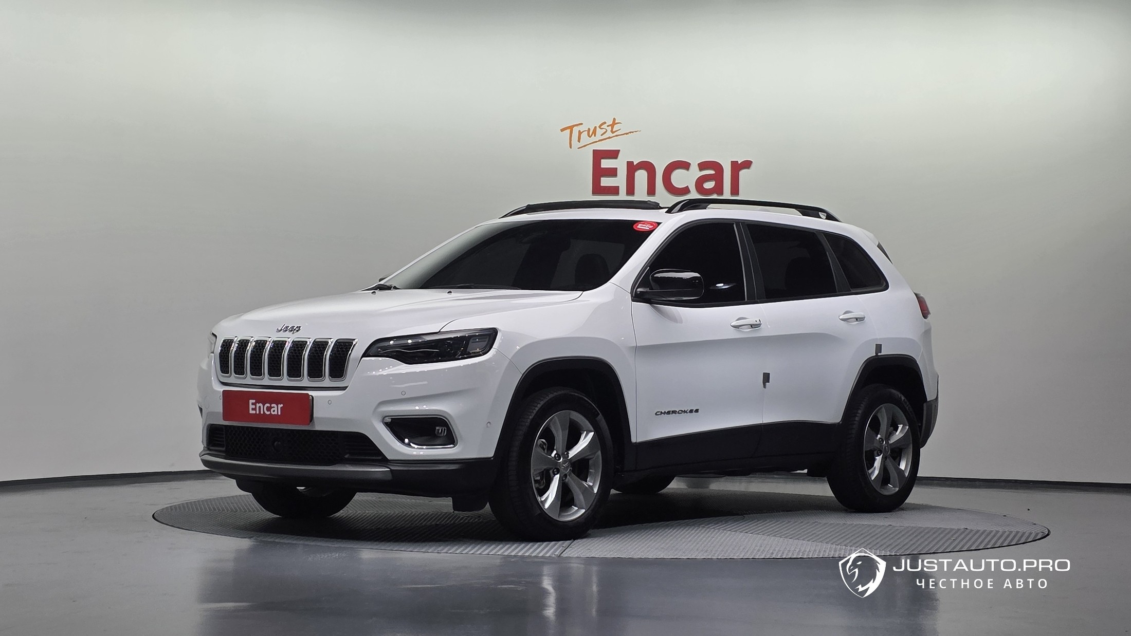 Автомобиль Jeep Cherokee