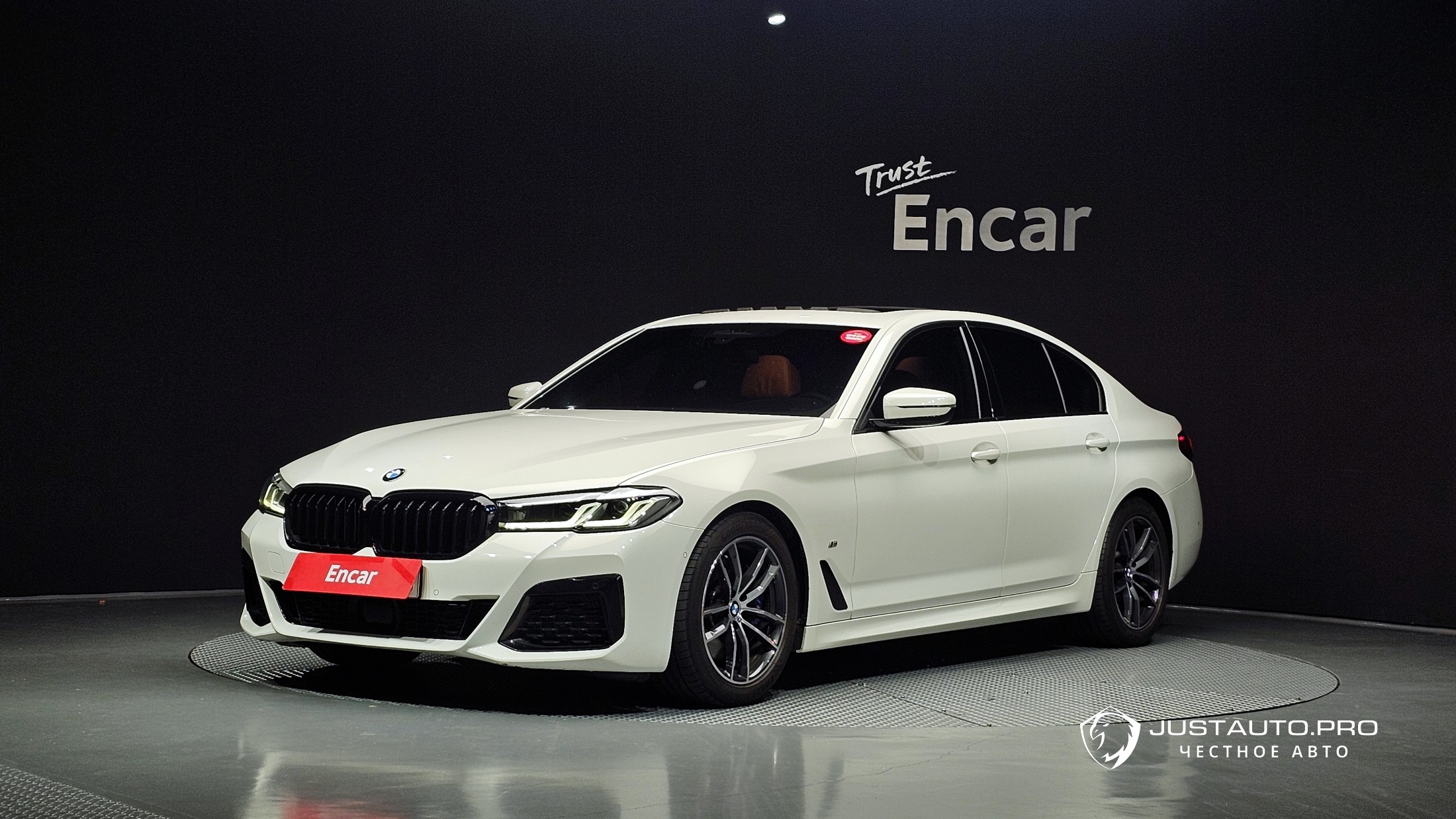 Автомобиль BMW 5-Series