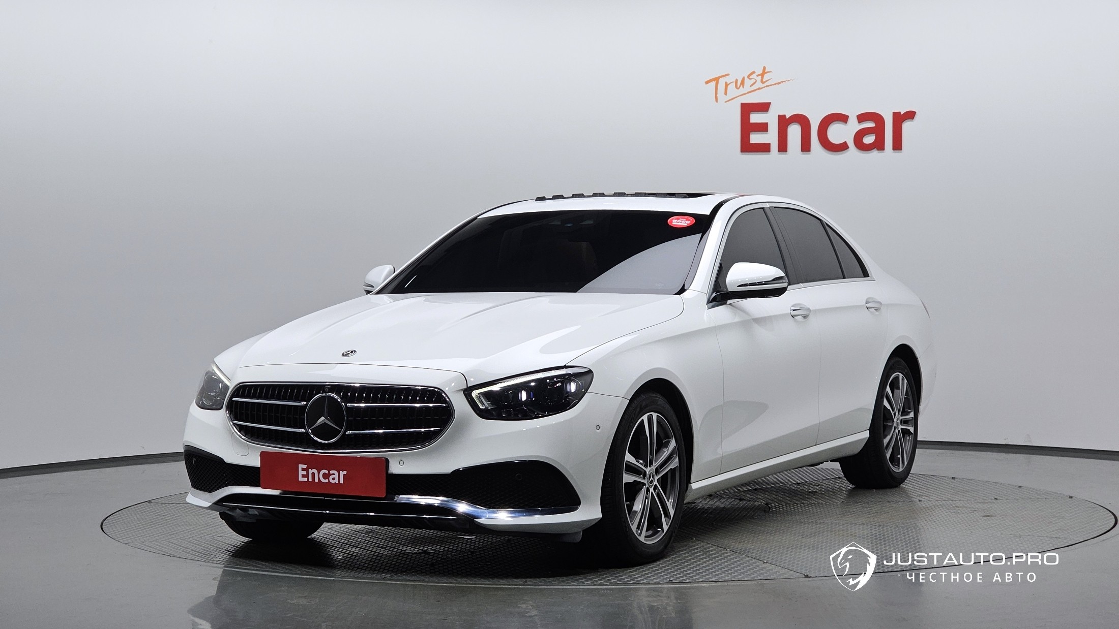 Автомобиль Mercedes-Benz E-Class