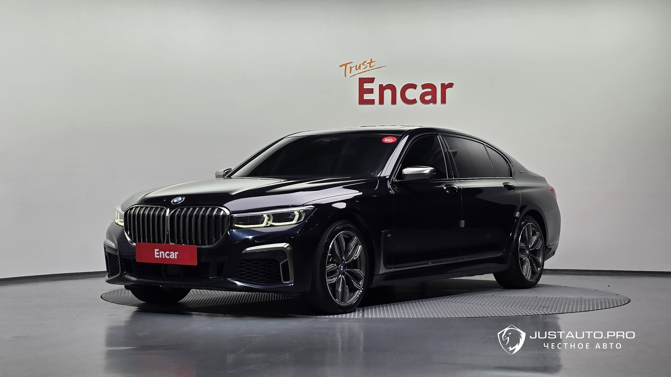 Автомобиль BMW 7-Series