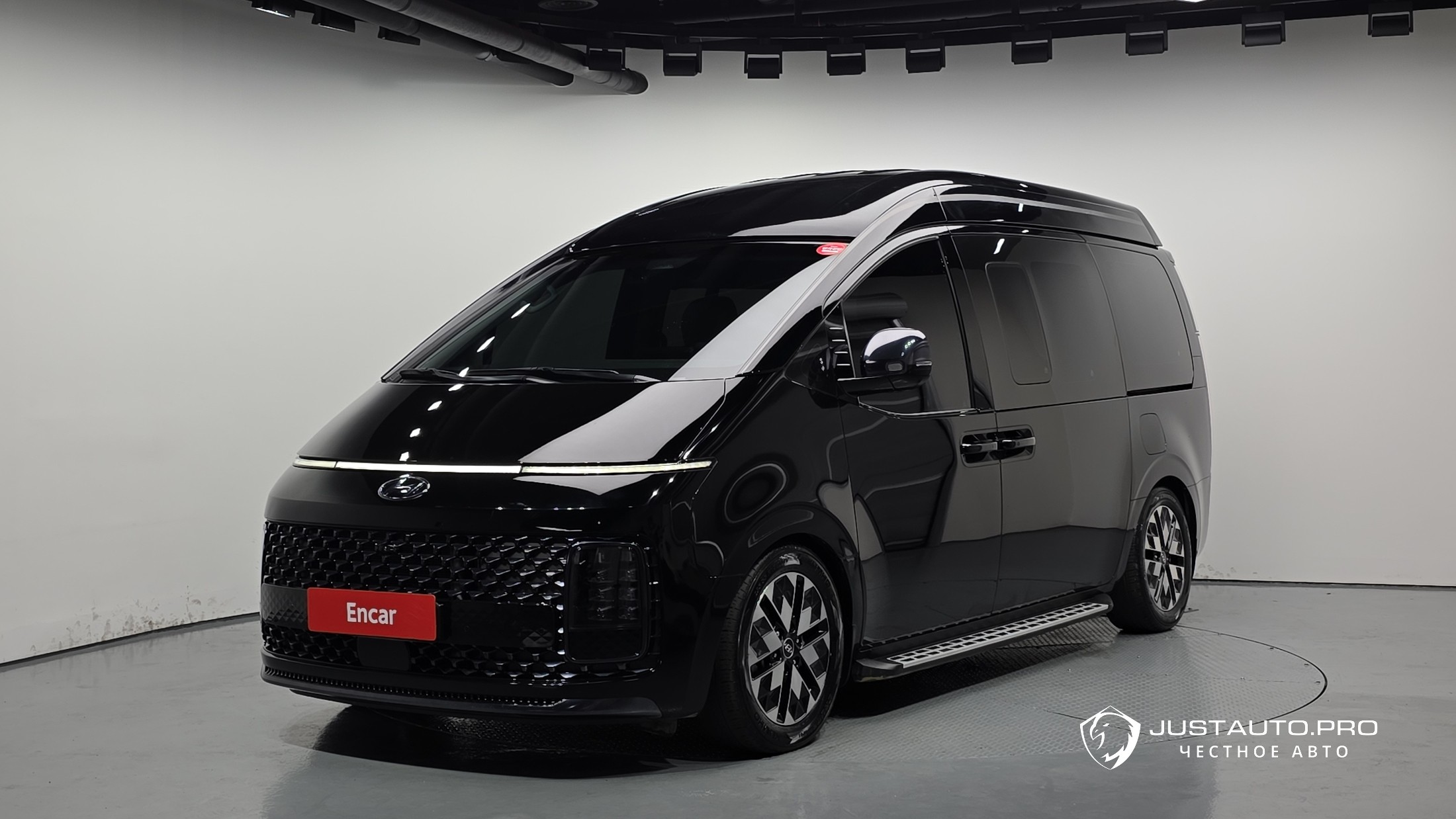 Автомобиль Hyundai Staria