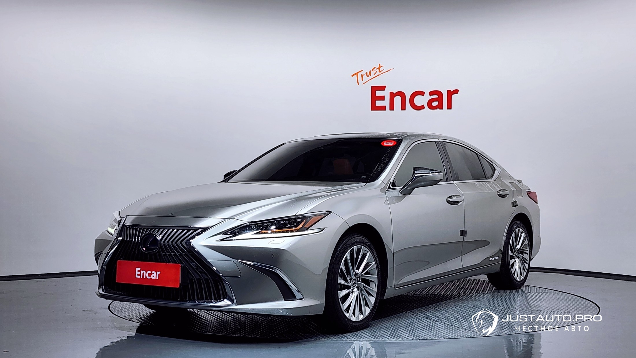 Автомобиль Lexus ES