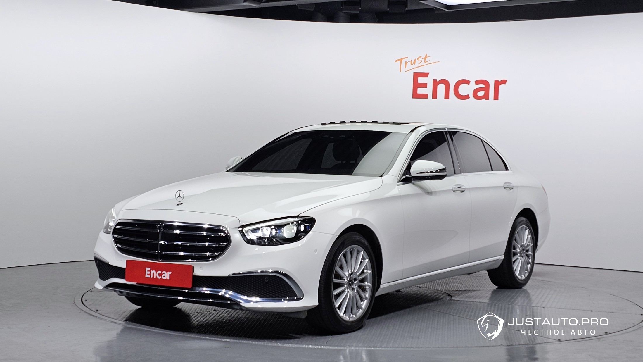 Автомобиль Mercedes-Benz E-Class