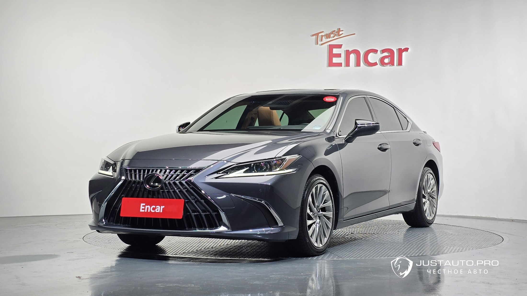 Автомобиль Lexus ES