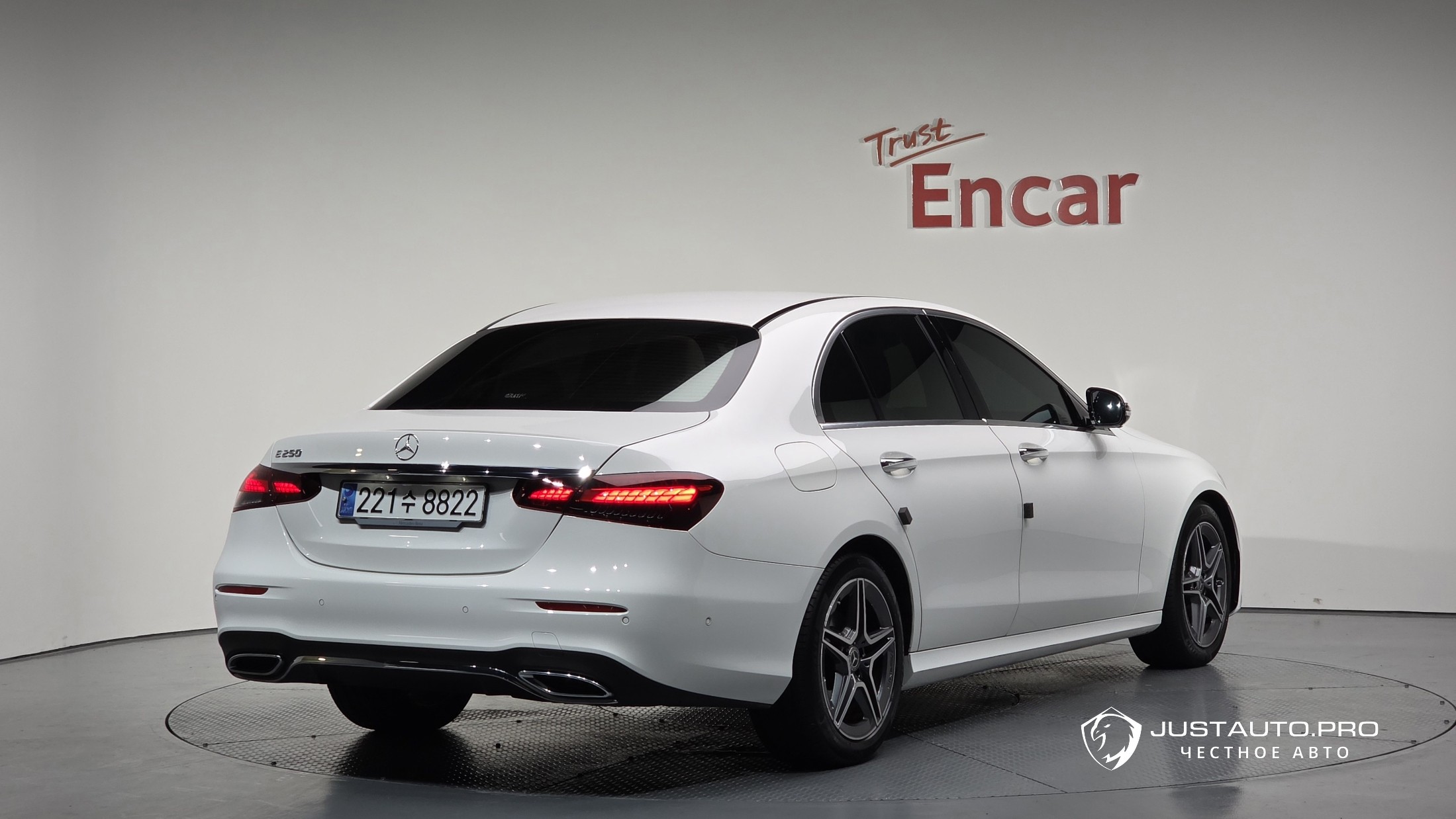 Автомобиль Mercedes-Benz E-Class