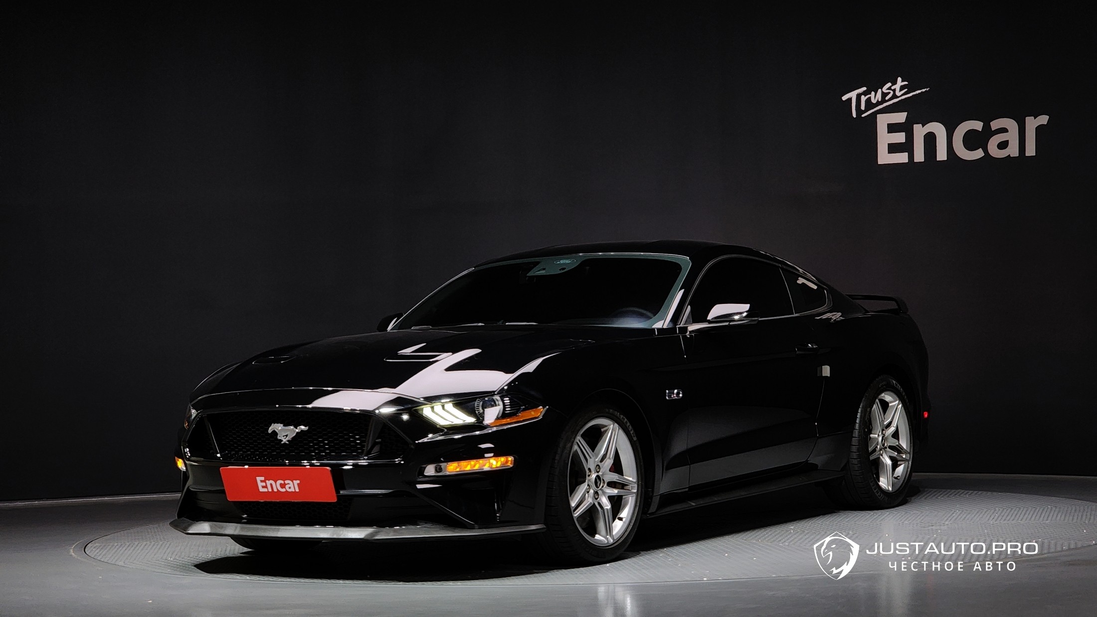 Автомобиль Ford Mustang