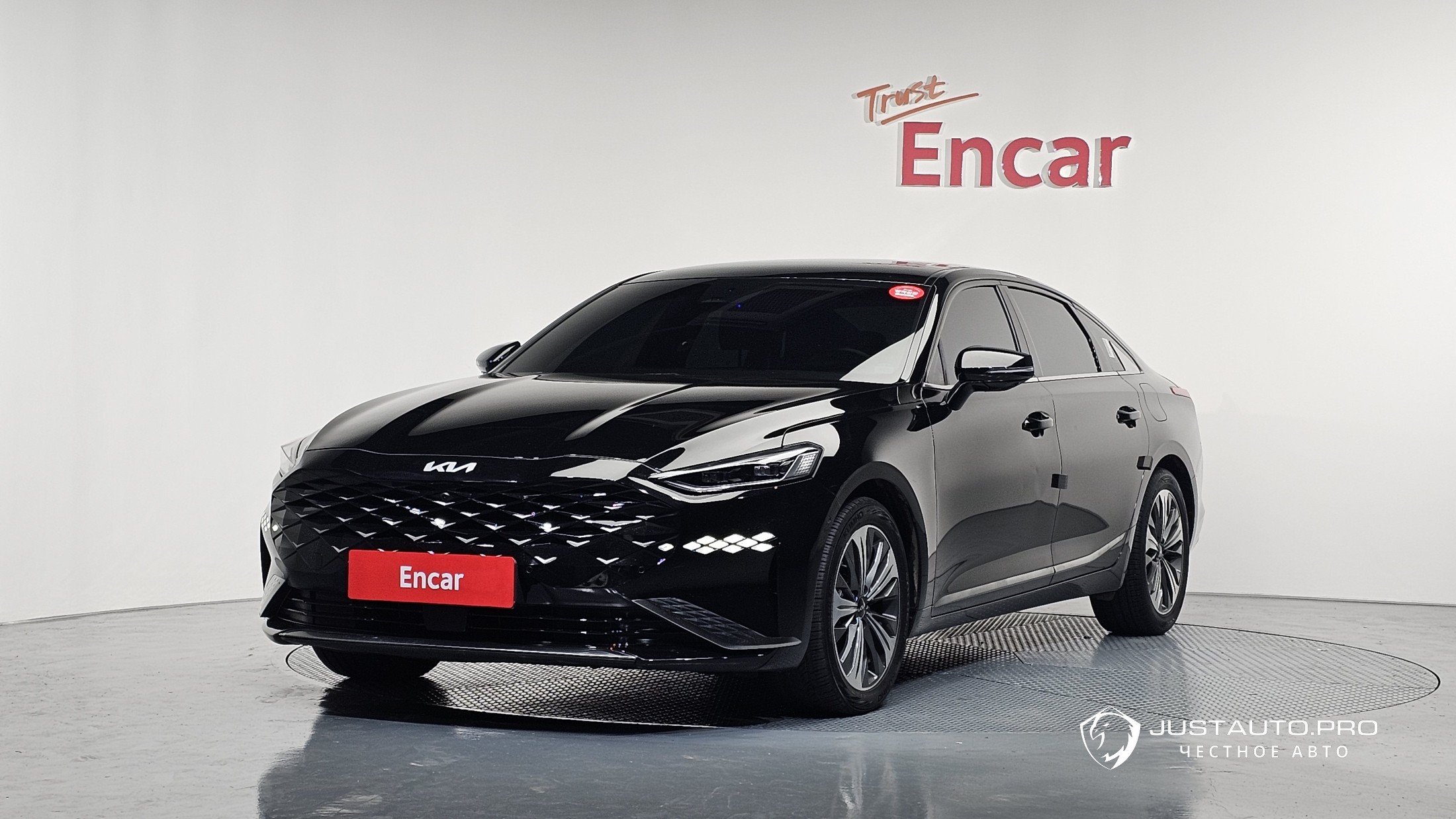 Автомобиль Kia K8