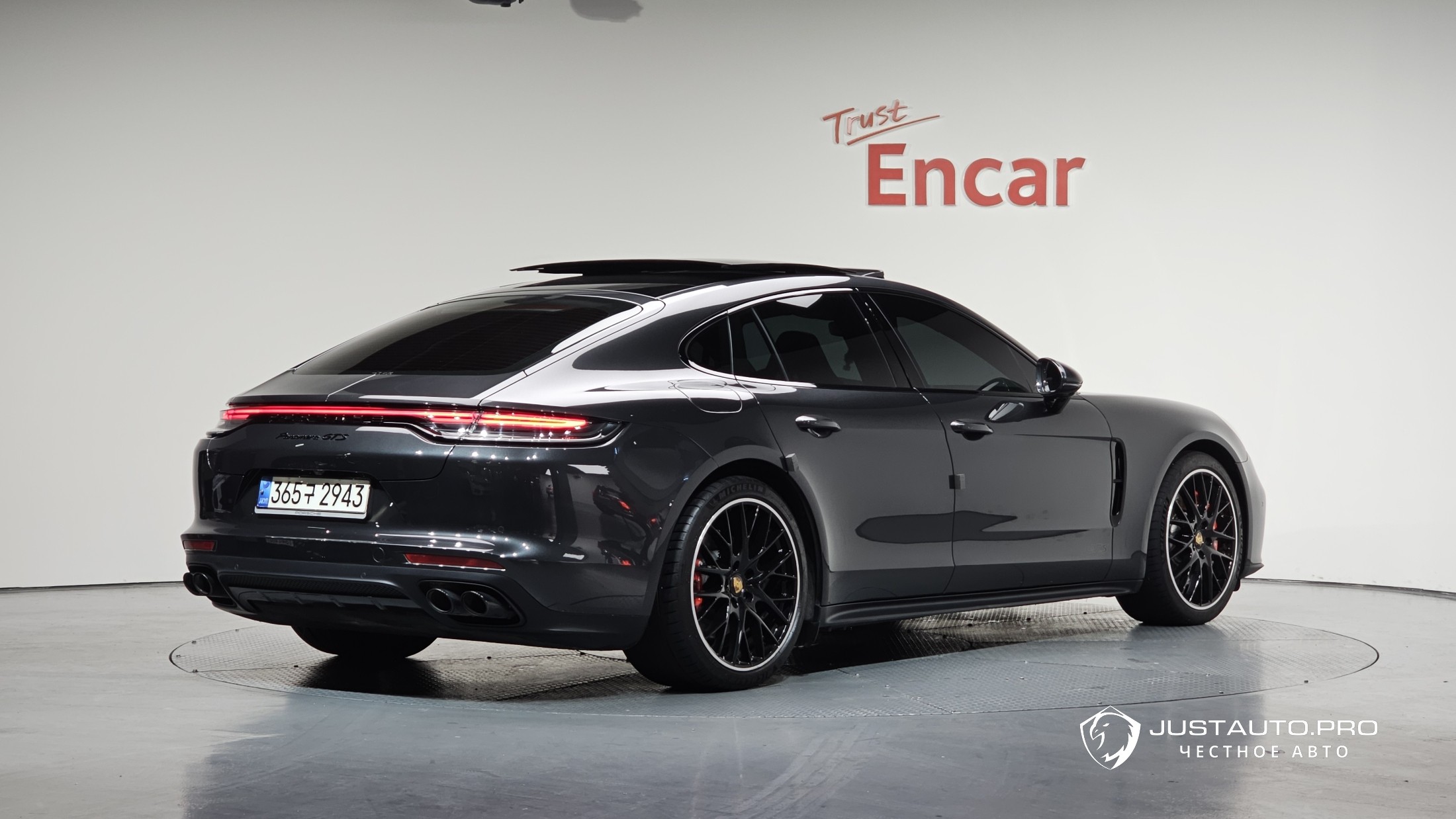 Автомобиль Porsche Panamera