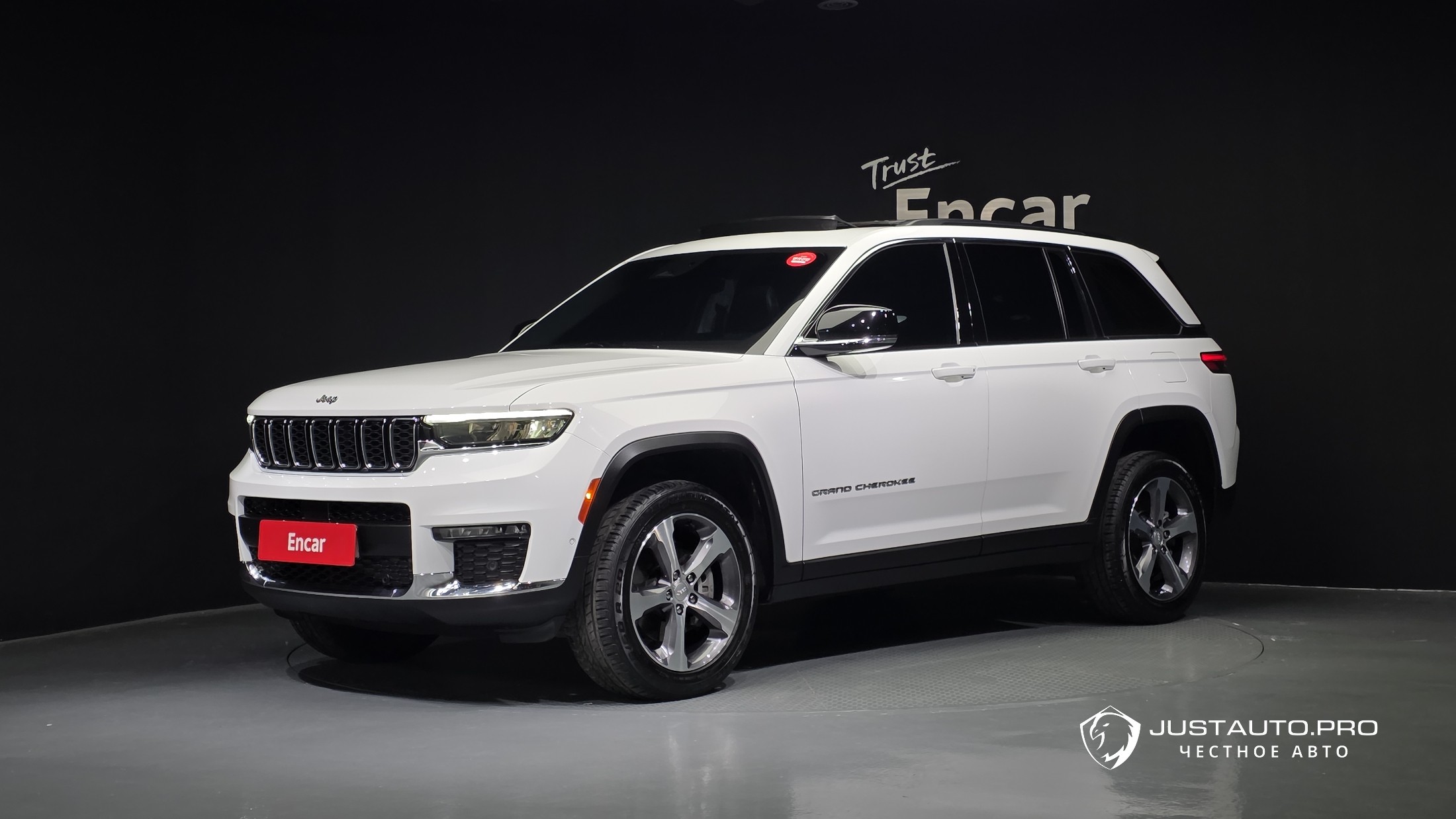 Автомобиль Jeep Cherokee