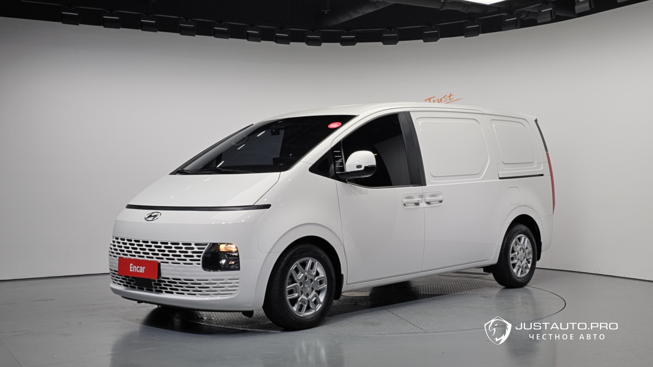 Автомобиль Hyundai Staria