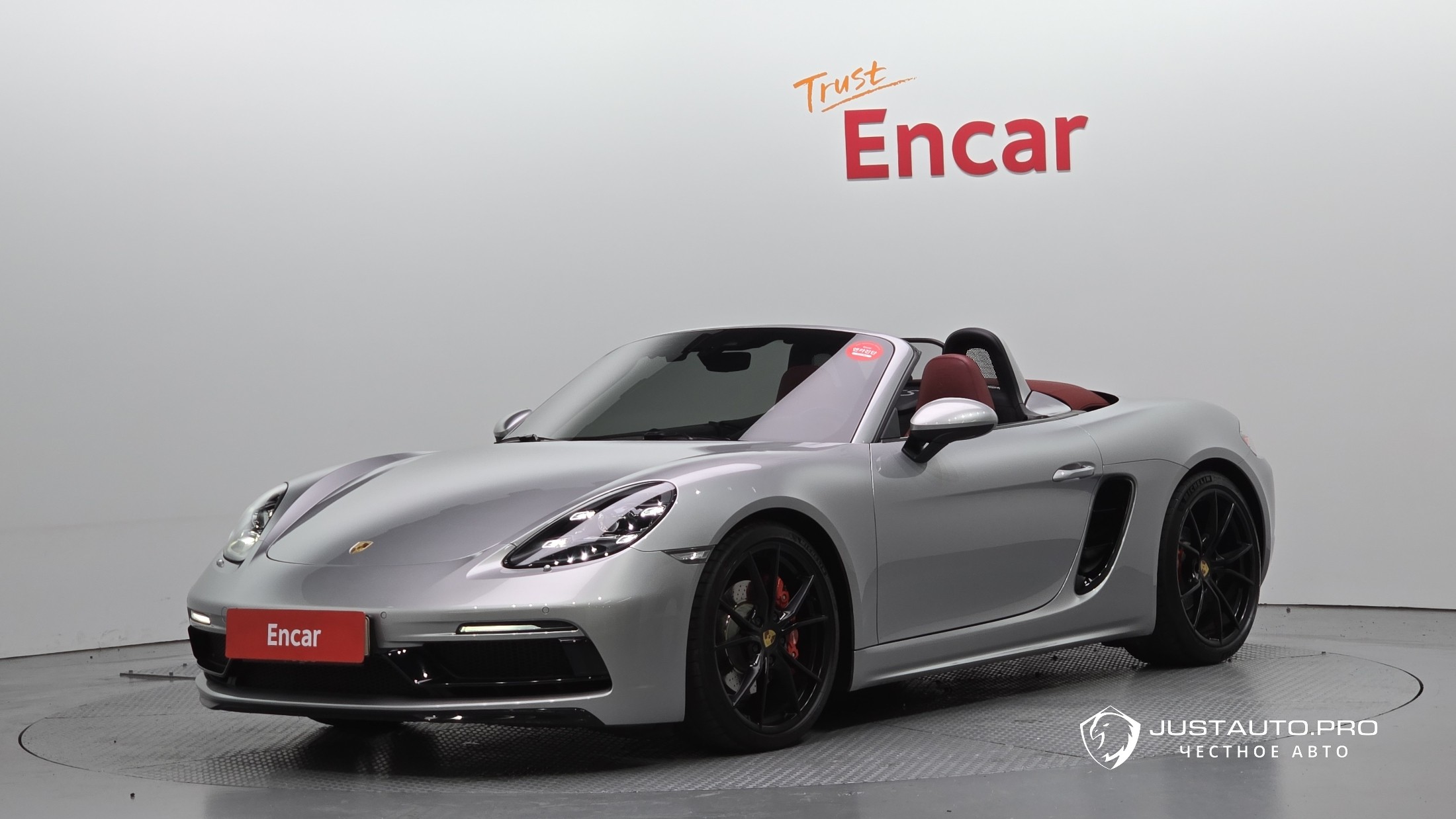 Автомобиль Porsche 718