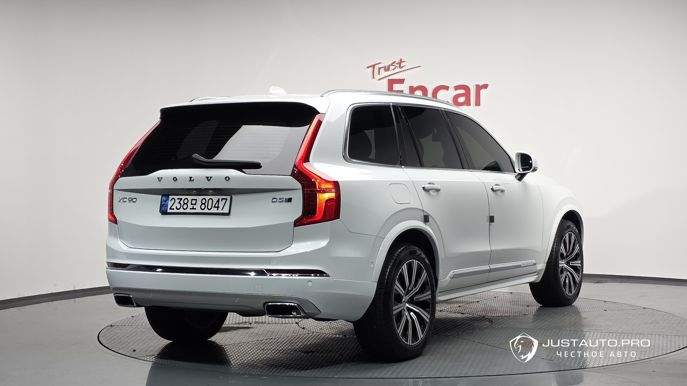 Автомобиль Volvo XC90